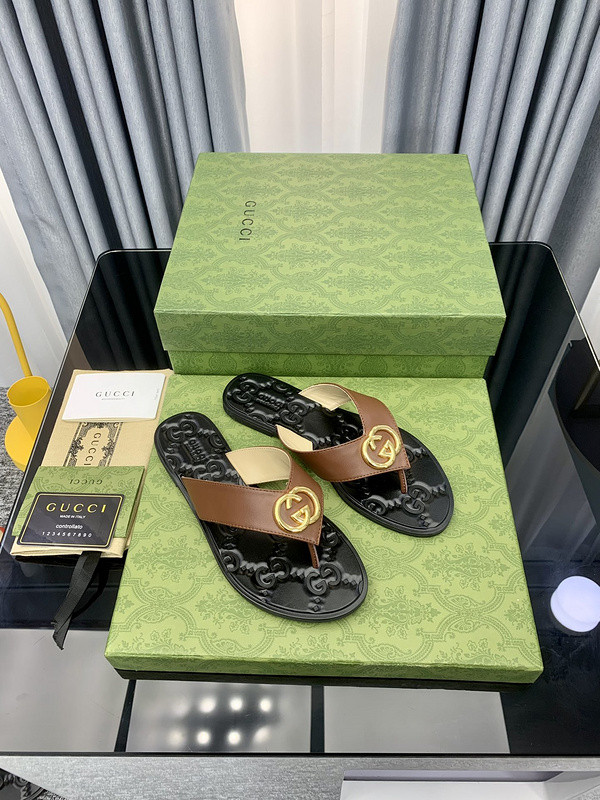 G*u*i sandals