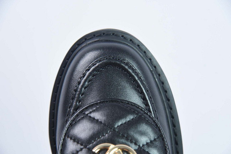 Ch**el sneaker