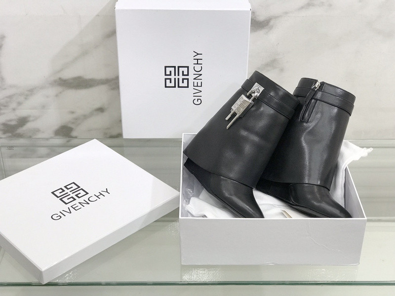 G1uenchy boots