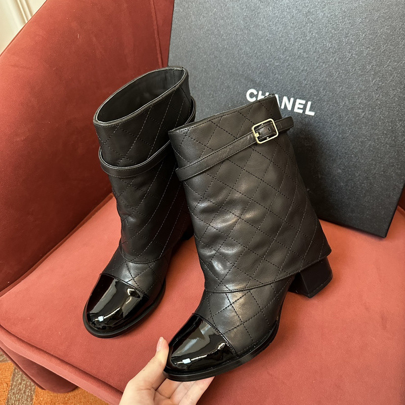 Ch**el sneaker