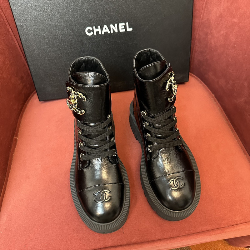 Ch**el sneaker