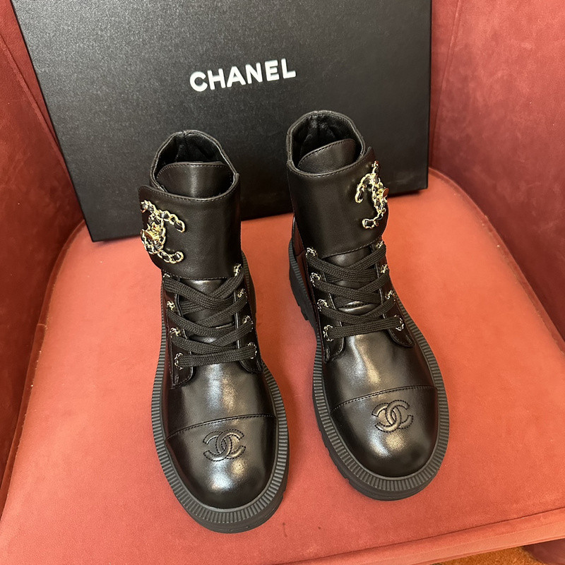 Ch**el sneaker