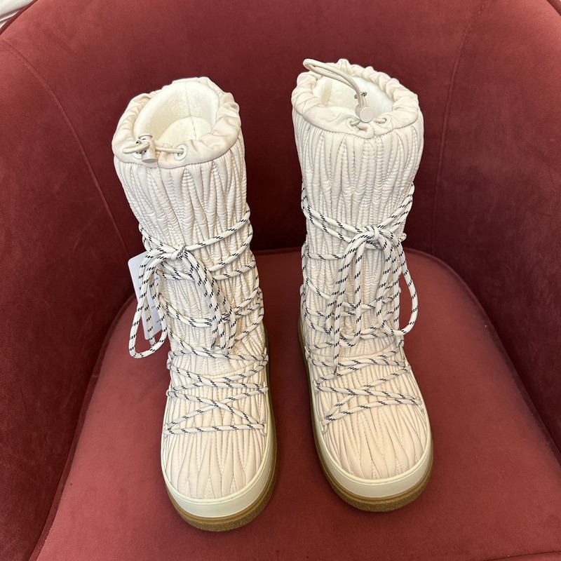 M1um1u sneaker
