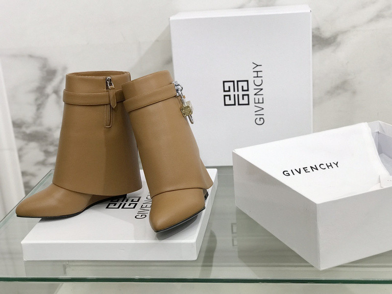 G1uenchy boots
