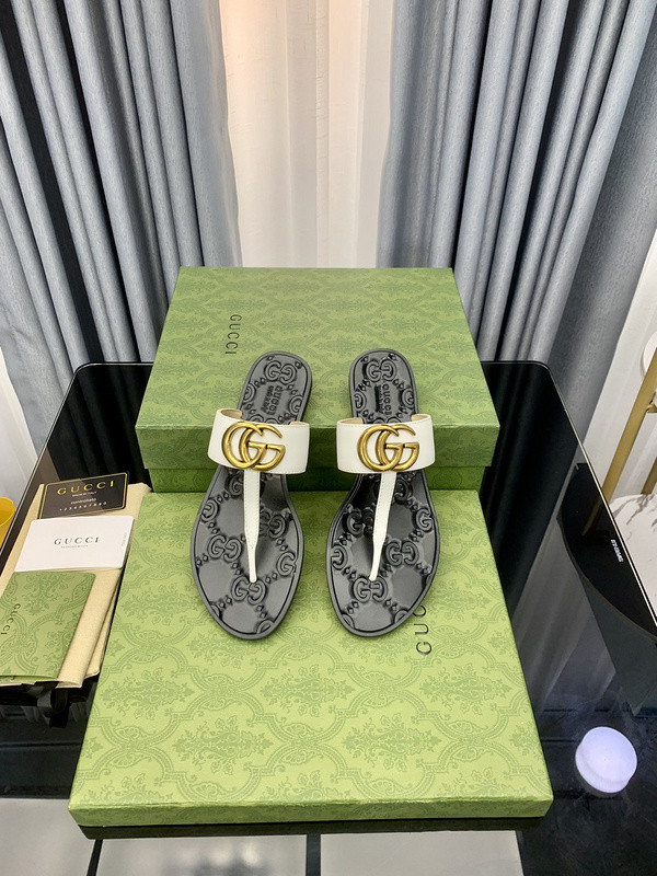 G*u*i sandals