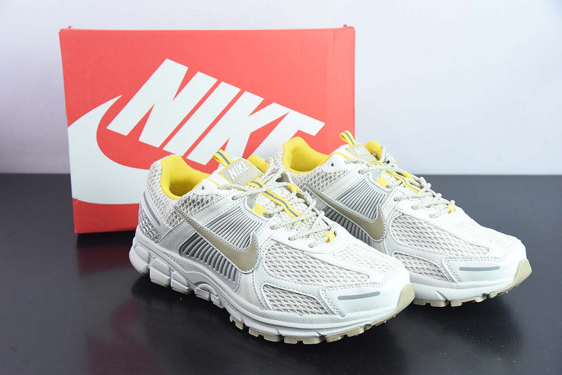 Nike Zoom Vomero 5 "Light Bone" FJ7694-020
