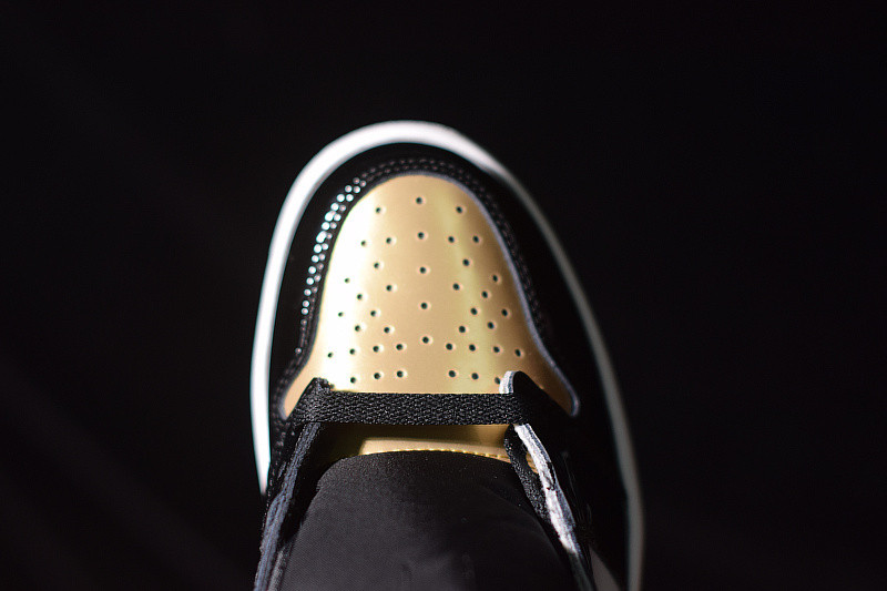 AIR JORDAN 1 RETRO HIGH OG NRG GOLD TOP 3 861428-001