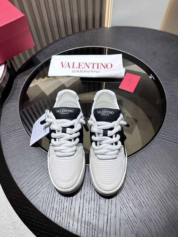 Va1e*ntin0 sneaker