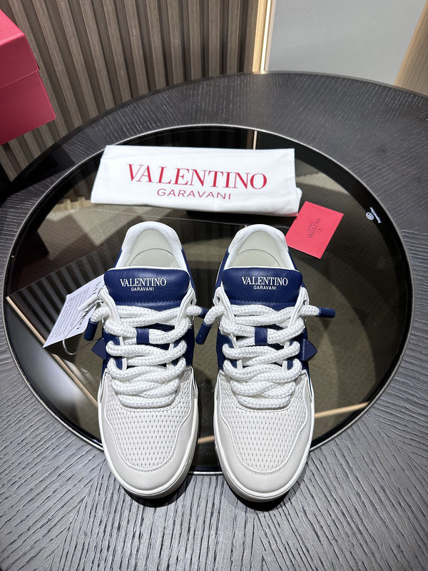 Va1e*ntin0 sneaker