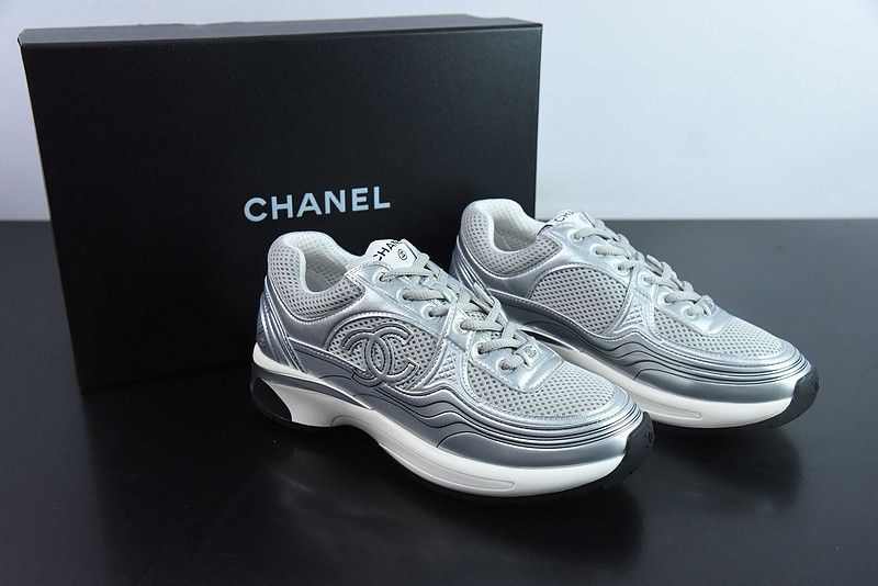 Ch**el sneaker