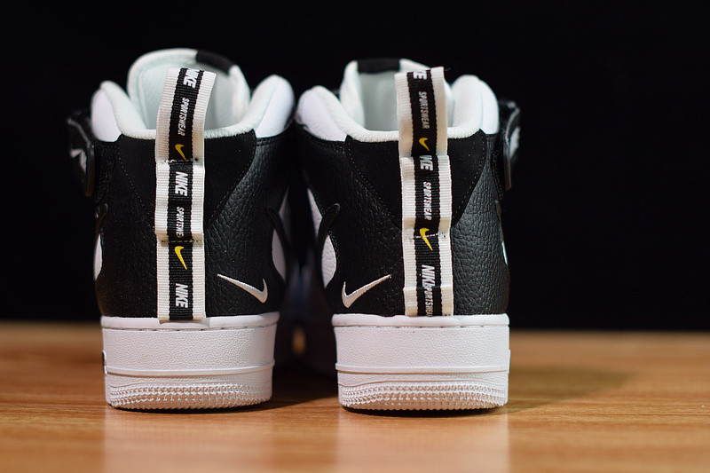 NIKE AIR FORCE 1 MID 