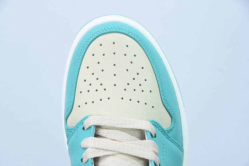 AIR JORDAN 1 LOW 
