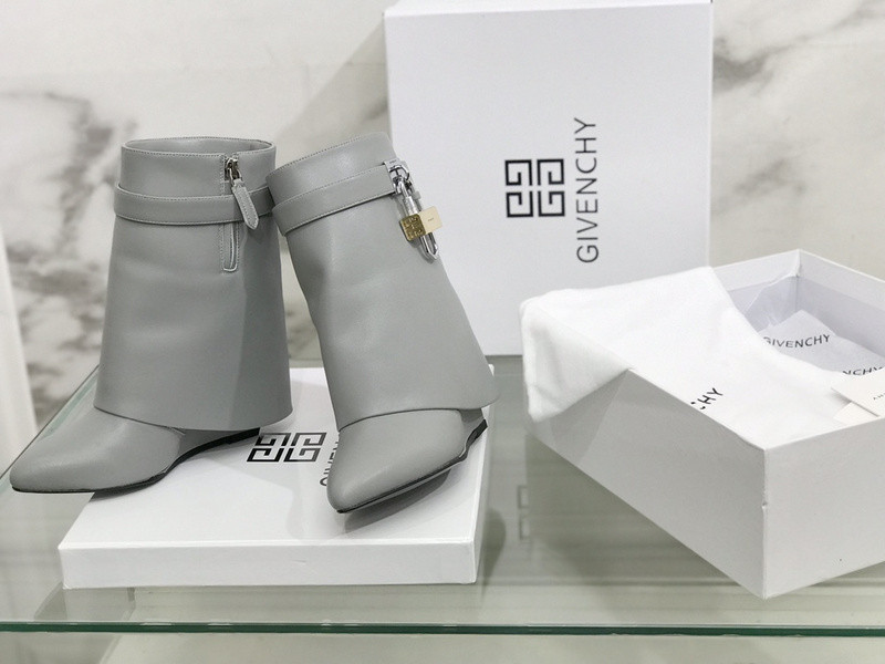 G1uenchy boots