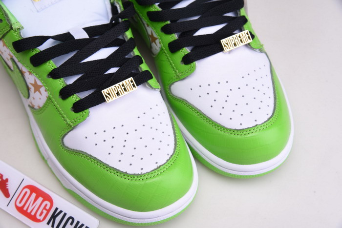 Svp*me x nike sb dunk low white/metallic gold-green dh3228-101