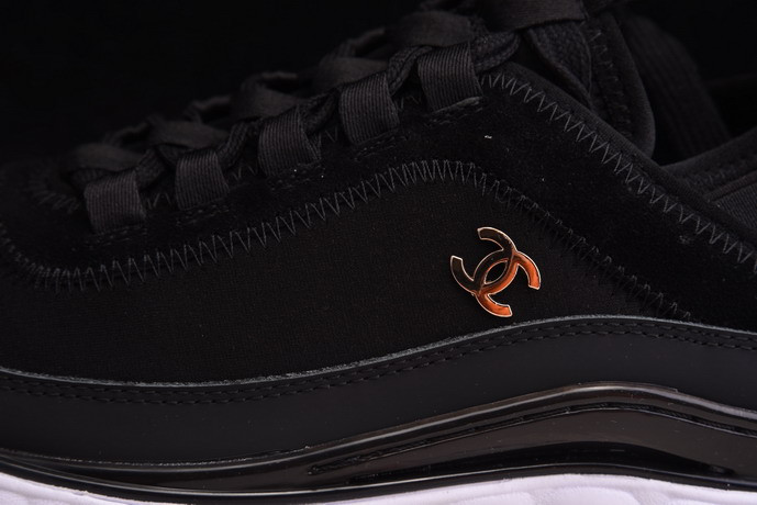 Ch**el sneaker