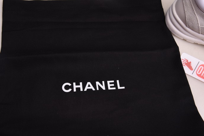 Ch**el sneaker