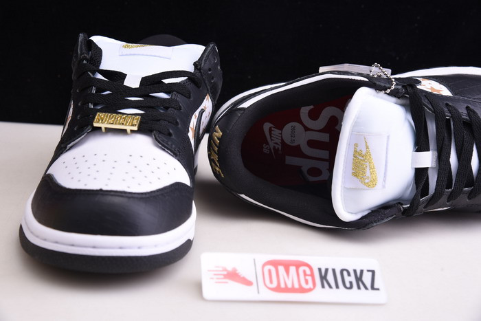 Svp*me x nike sb dunk low white/metallic gold-black dh3228-102