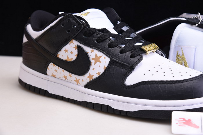 Svp*me x nike sb dunk low white/metallic gold-black dh3228-102