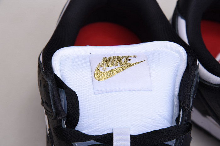 Svp*me x nike sb dunk low white/metallic gold-black dh3228-102